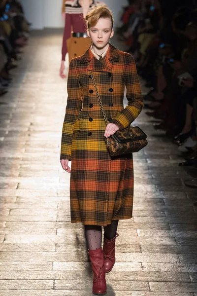 Look 11